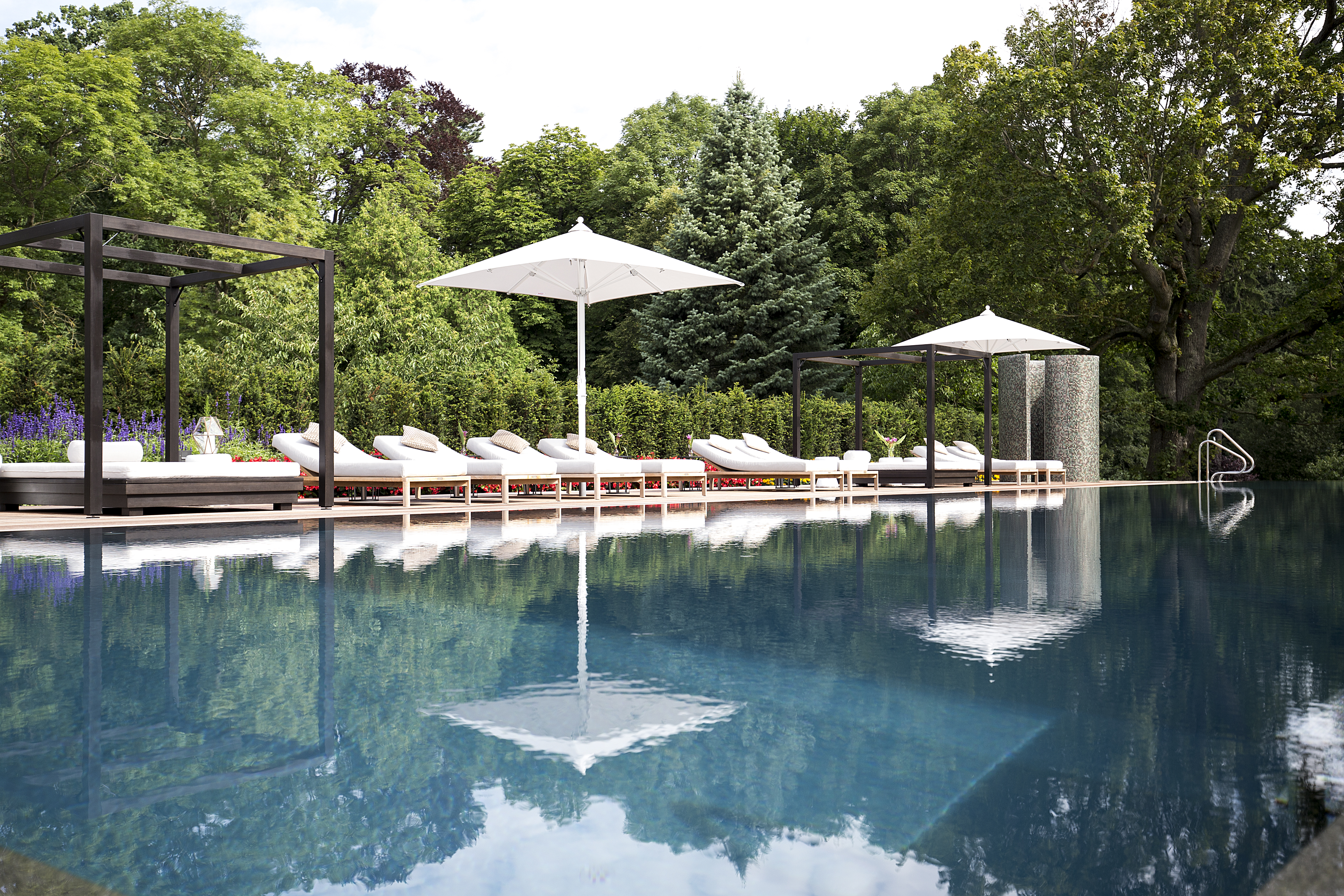 Hochzeitslocation: beheizter Außenpool - SCHLOSS Fleesensee