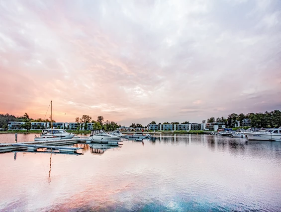 Hochzeit: Außenansicht - MAREMÜRITZ Yachthafen Resort