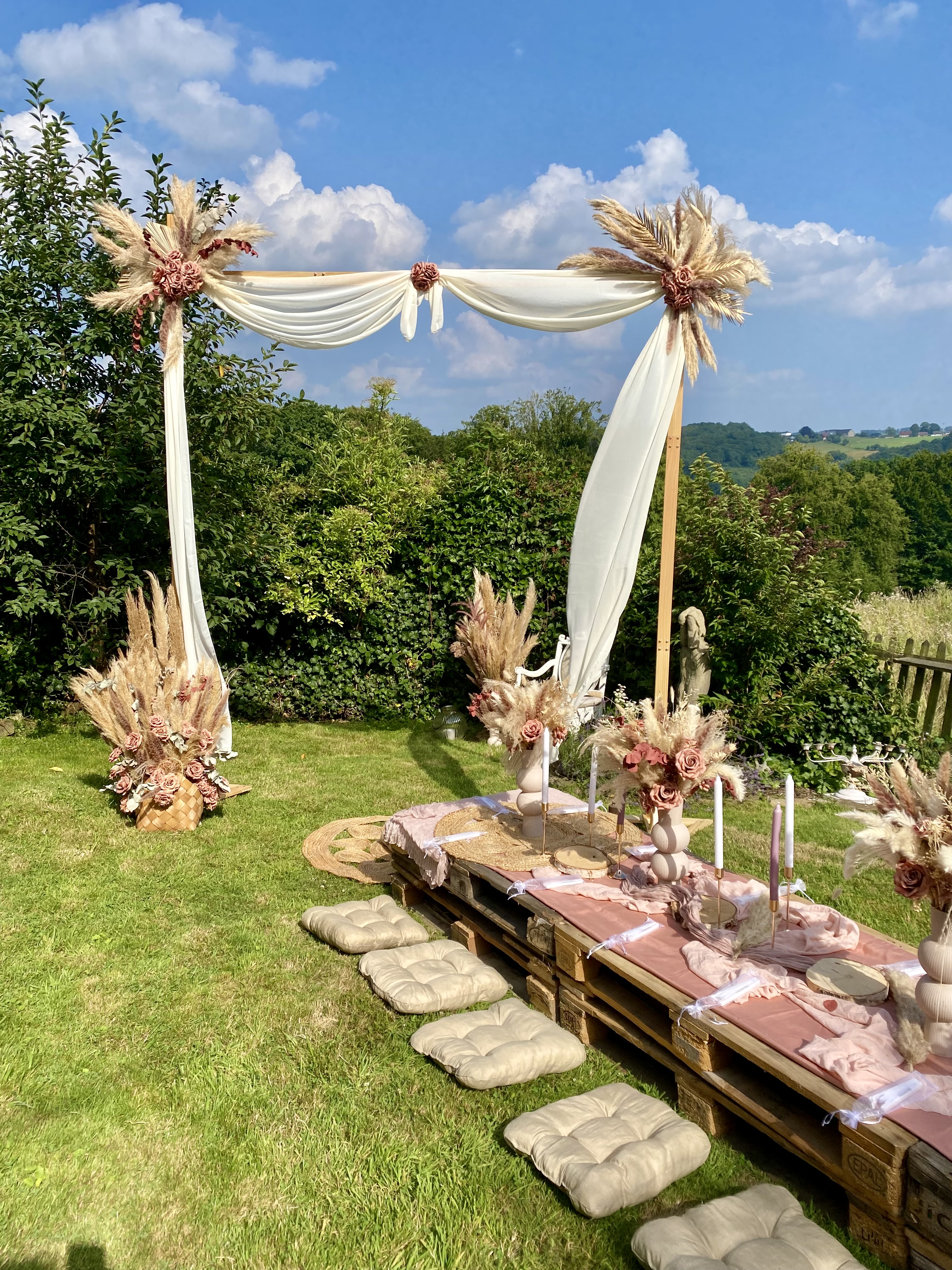 Hochzeit: Zwischen Efeu und Rosen