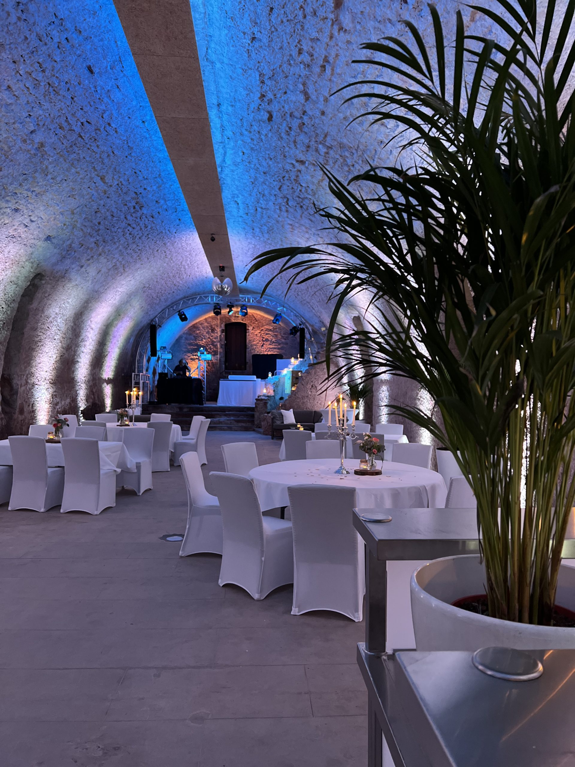 KONRAD2 auf der Klosterruine Limburg Informazioni sulle sale da ballo cantina a volta