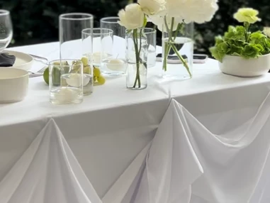 Hochzeitslocation: Brautpaar Tisch - Rosengarten Café & Events