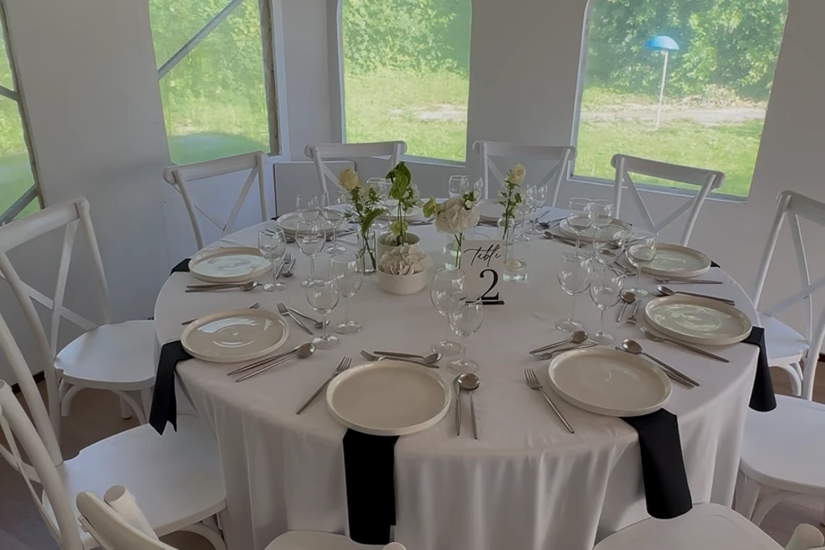 Hochzeitslocation: Runde Tische - Rosengarten Café & Events