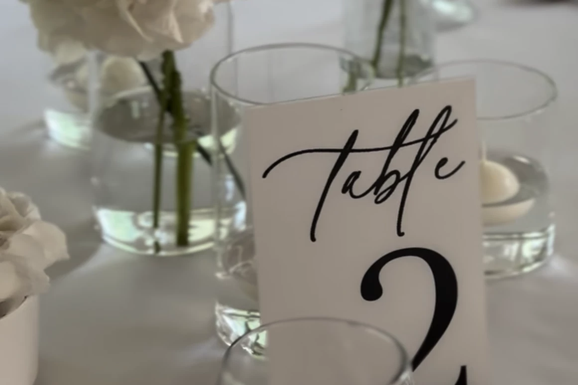 Hochzeitslocation: Tischdekoration - Rosengarten Café & Events