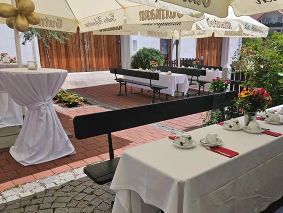 Hochzeitslocation: Außenbereich - Kastanienhof Pfettrach