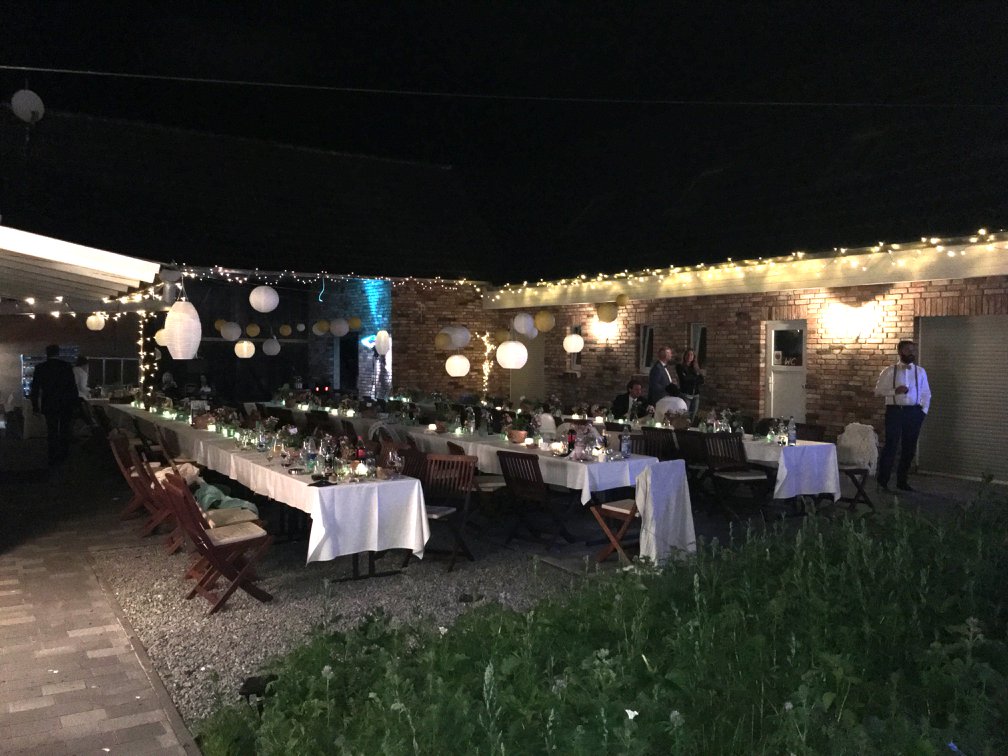 Hochzeitslocation: Hochzeit im Innenhof des Vierseitenhof - The Farm and Friends
