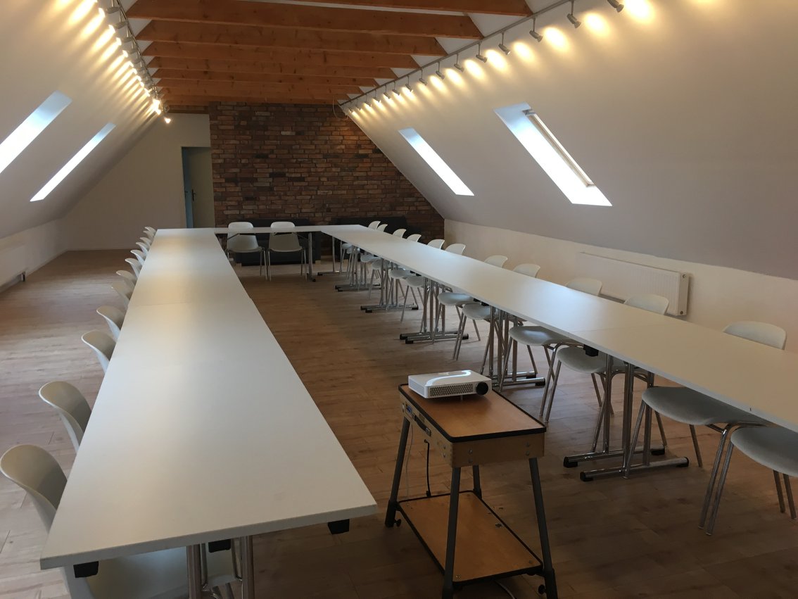 Hochzeitslocation: Seminarraum - The Farm and Friends