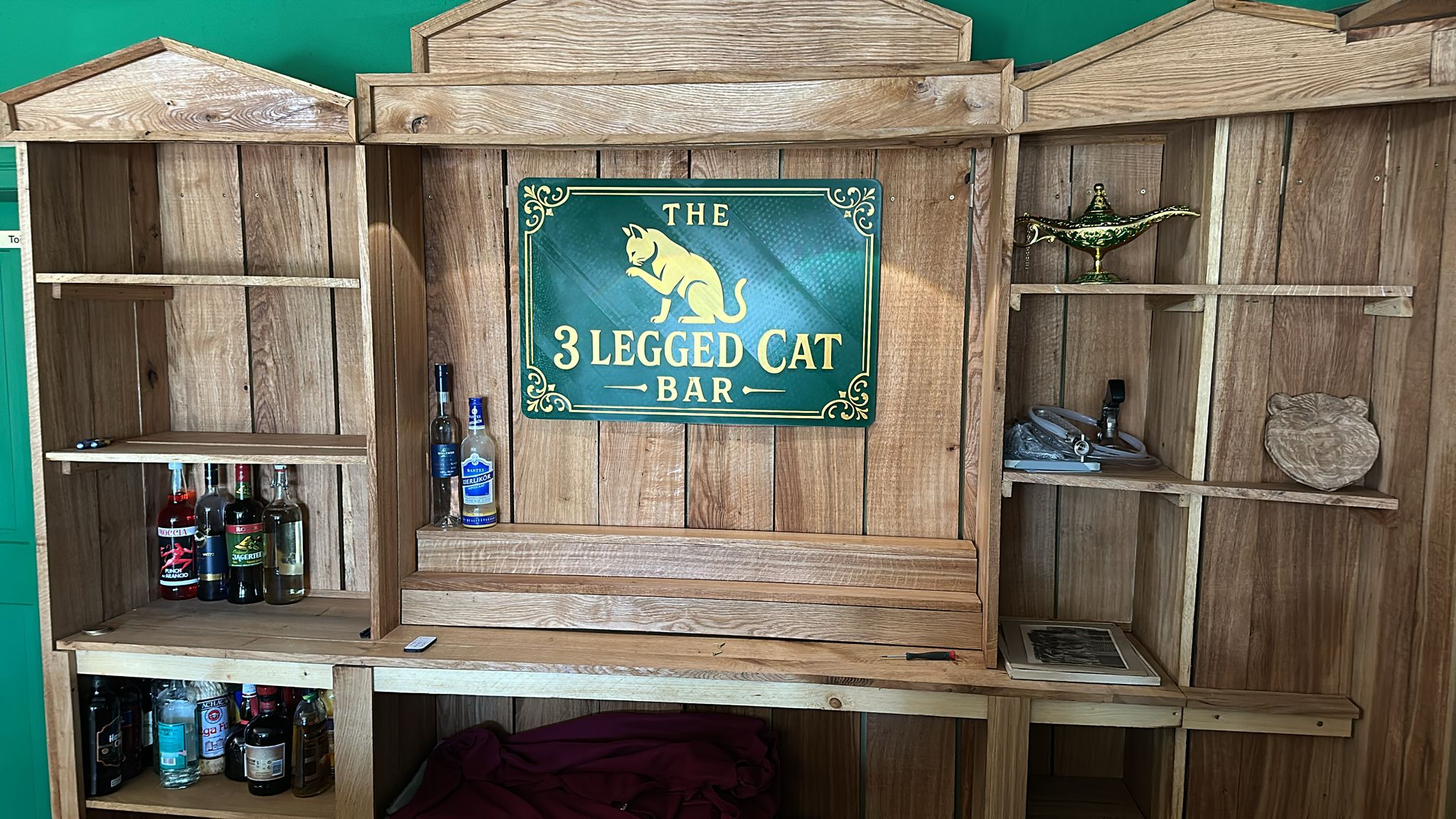 Hochzeitslocation: Kneipe: 3 Legged Cat - The Farm and Friends