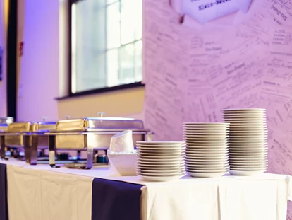 Bruiloft - Weinviertel - Buffet im Foyer - Papierfabrik Varieté Theater