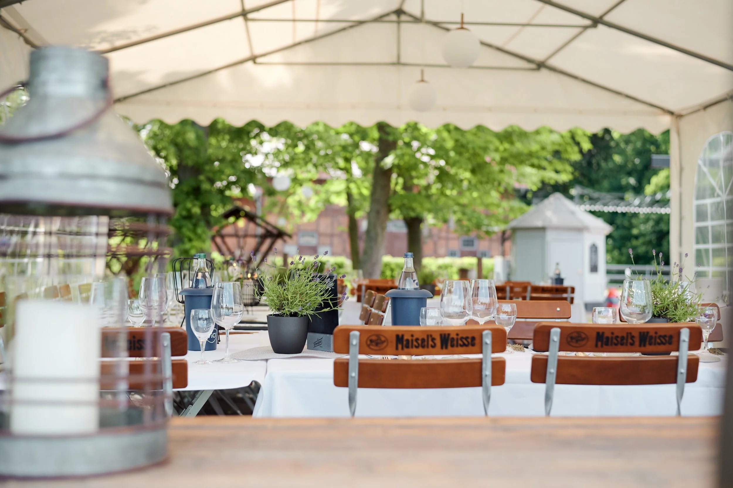 Kästner. Eventlocation an der Pferderennbahn Information about the banquet halls Tent