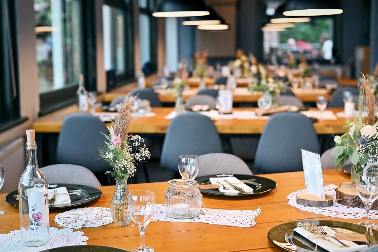 Kästner. Eventlocation an der Pferderennbahn Angaben zu den Festsälen Festsaal
