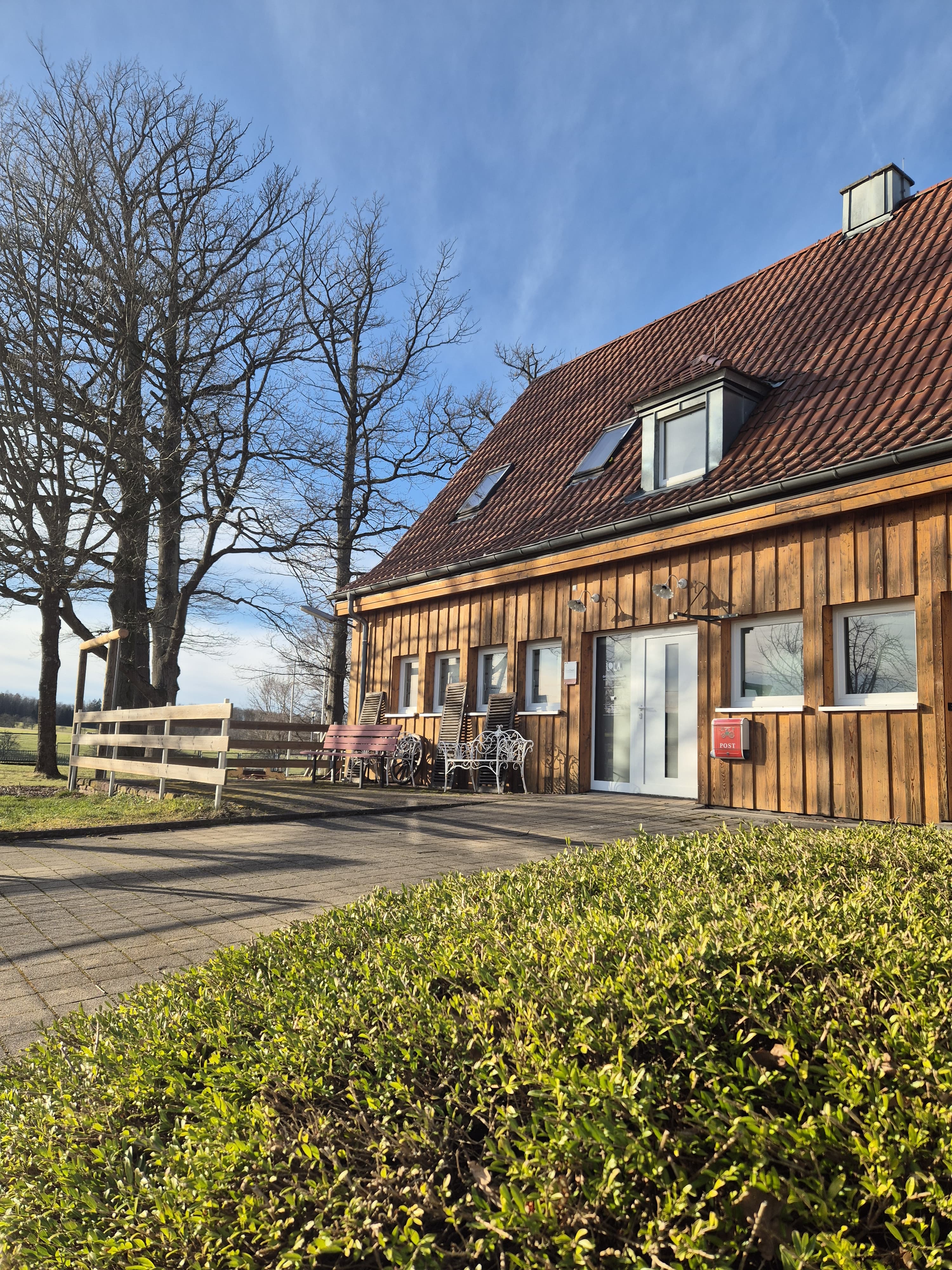 Bruiloft - Baden-Baden - Außenansicht mit Blick auf den angrenzenden Spielplatz - EvenTraum Lola