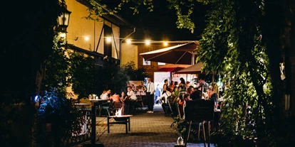 Matrimonio - Flonheim - Innenhof - Am Abend - Altes Weingut Moebus