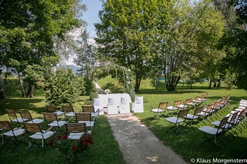 Hochzeit: Trauung im Park beim Rosenbogen - Hotel Steirerschlössl