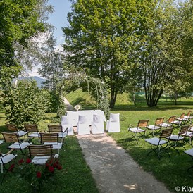 Hochzeit: Trauung im Park beim Rosenbogen - Hotel Steirerschlössl