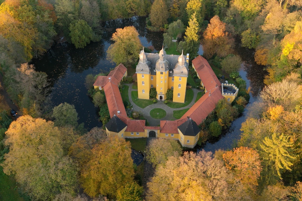 Hochzeit: Luftbild Schloss Holte - Schloss Holte - Schlosskapelle