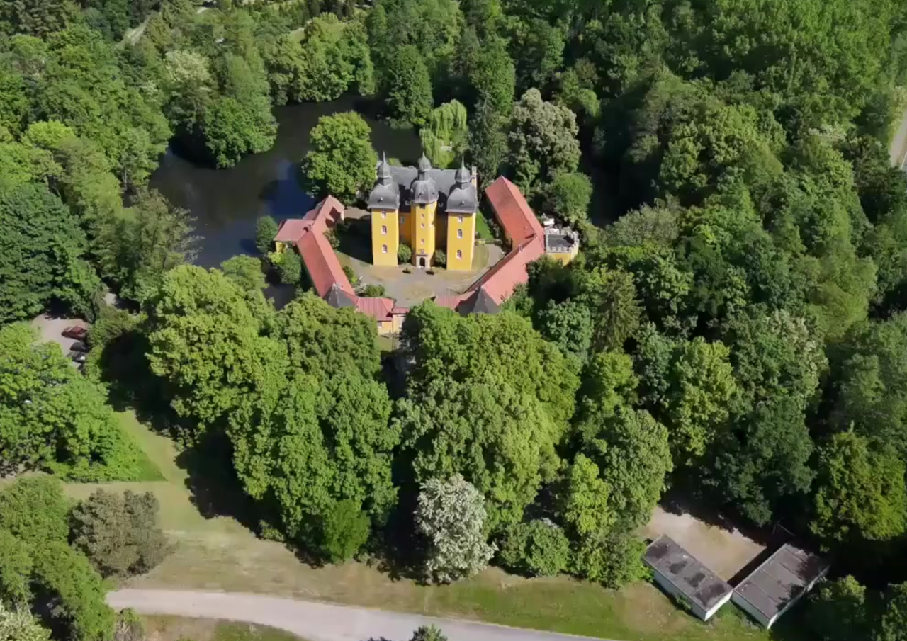 Schloss Holte - Schlosskapelle Angaben zu den Festsälen Schlosshof