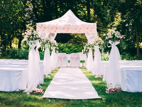 Hochzeit: Unsere "Trau dich glücklich"- Dekopauschale für eure freie oder standesamtliche Trauung mitten im blütenreichen Kurpark - Kurhaus Bad Krozingen