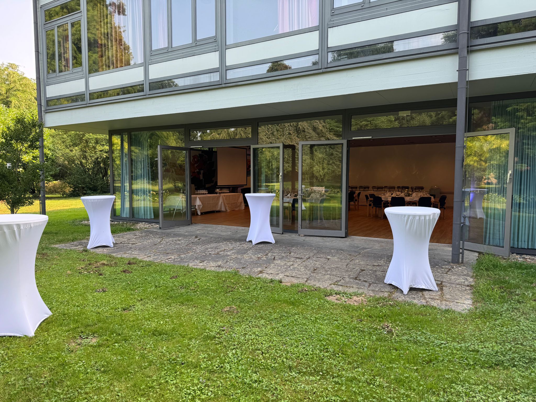 Hochzeit: Terrasse des Raum Neumagen (auch für Trauungen mit anschl. Sektempfang geeignet) - Kurhaus Bad Krozingen 
