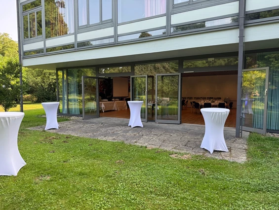 Hochzeit: Terrasse des Raum Neumagen (auch für Trauungen mit anschl. Sektempfang geeignet) - Kurhaus Bad Krozingen