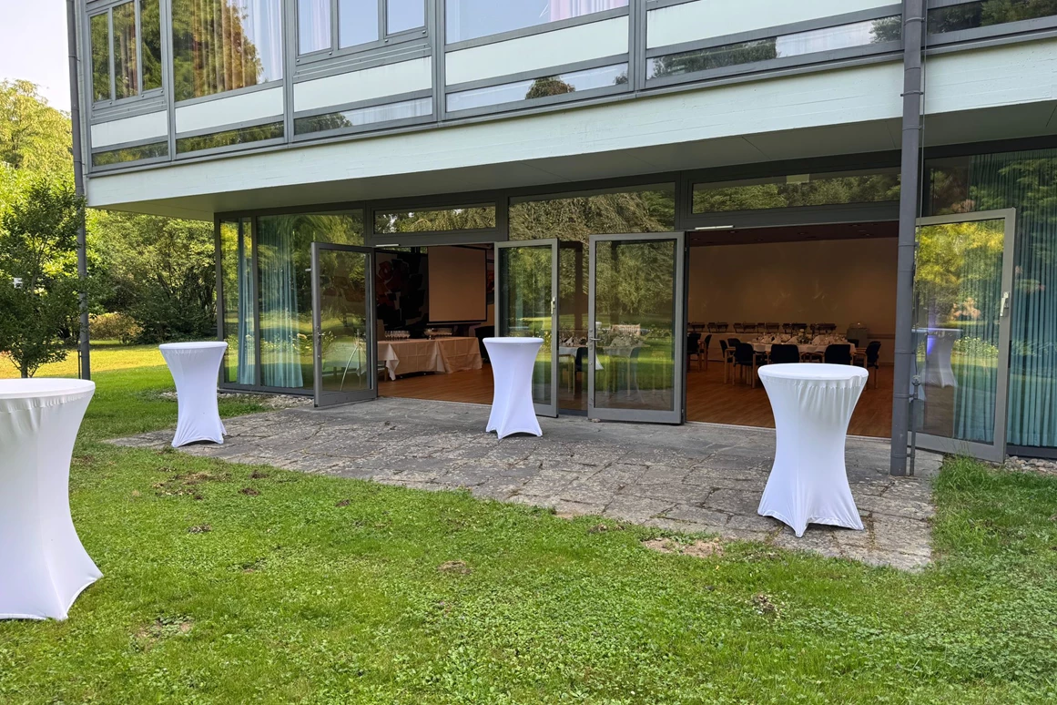 Hochzeit: Terrasse des Raum Neumagen (auch für Trauungen mit anschl. Sektempfang geeignet) - Kurhaus Bad Krozingen