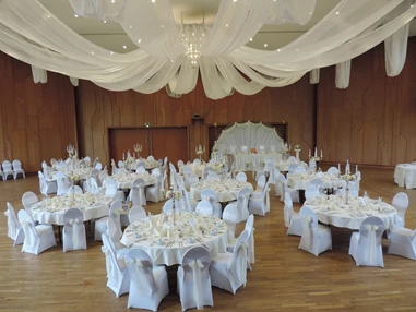 Hochzeit: Großer Saal (bis 280 Personen) mit Himmelsdecke (weiße Tücher - extra zubuchbar) - Kurhaus Bad Krozingen