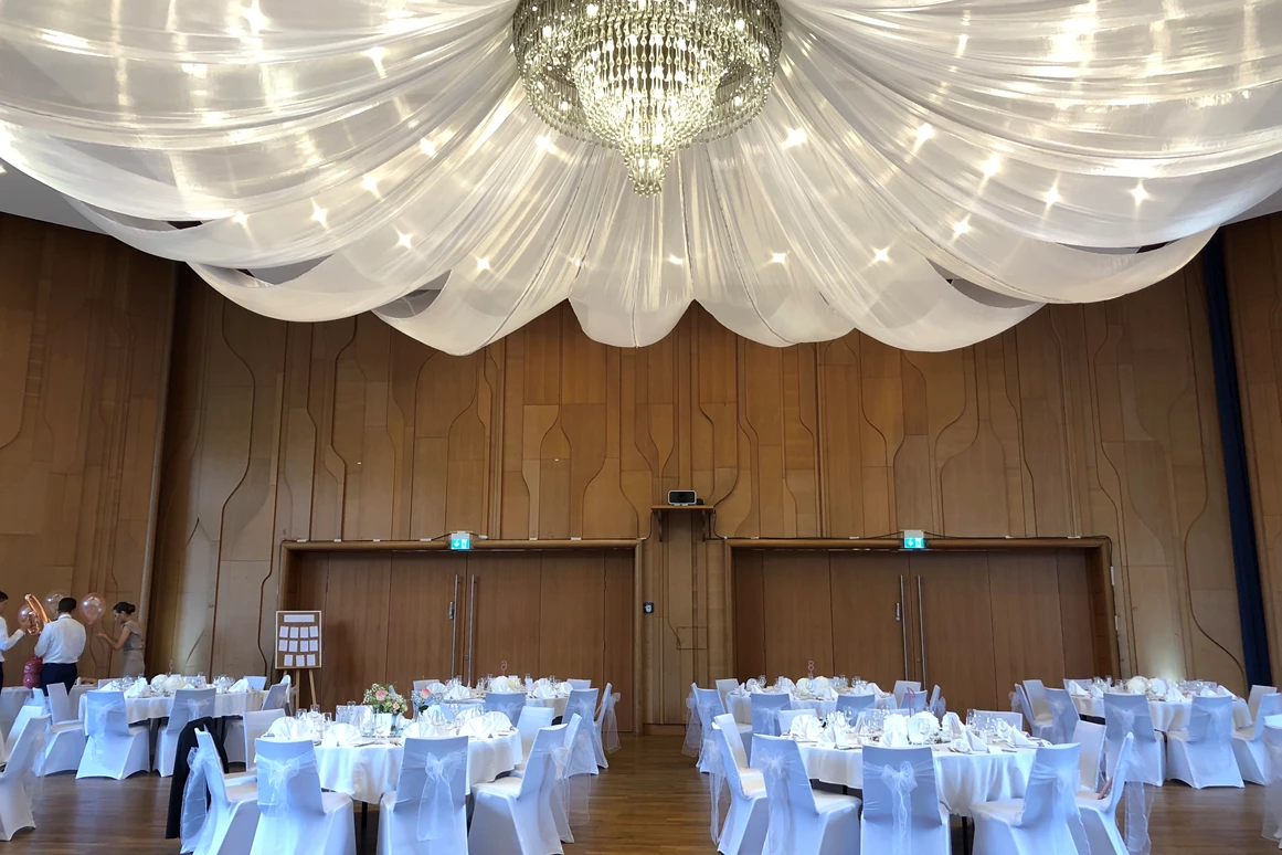 Hochzeit: Großer Saal (bis 280 Personen) mit Himmelsdecke (weiße Tücher - extra zubuchbar) - Kurhaus Bad Krozingen