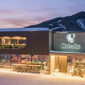 Hochzeit: Eingangsbereich der Maisalm im Winter  - Maisalm Saalbach