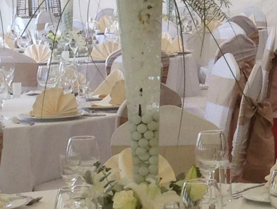 Hochzeit: Beispiel Dekoration (hier im Zelt) - Trattoria al Faro