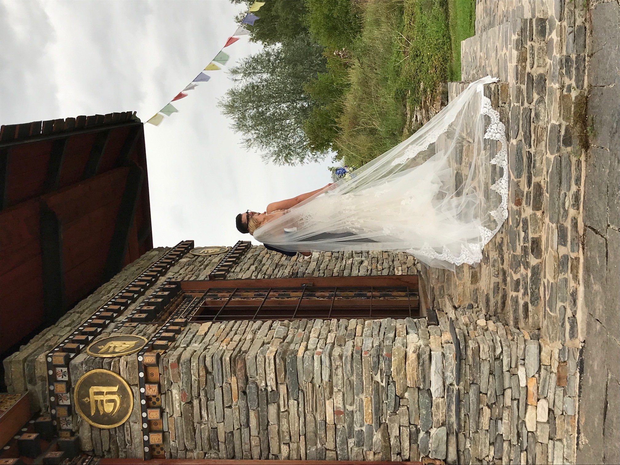 Hochzeitslocation: Hochzeitspaar Bhutantempel - Schloss Dennenlohe