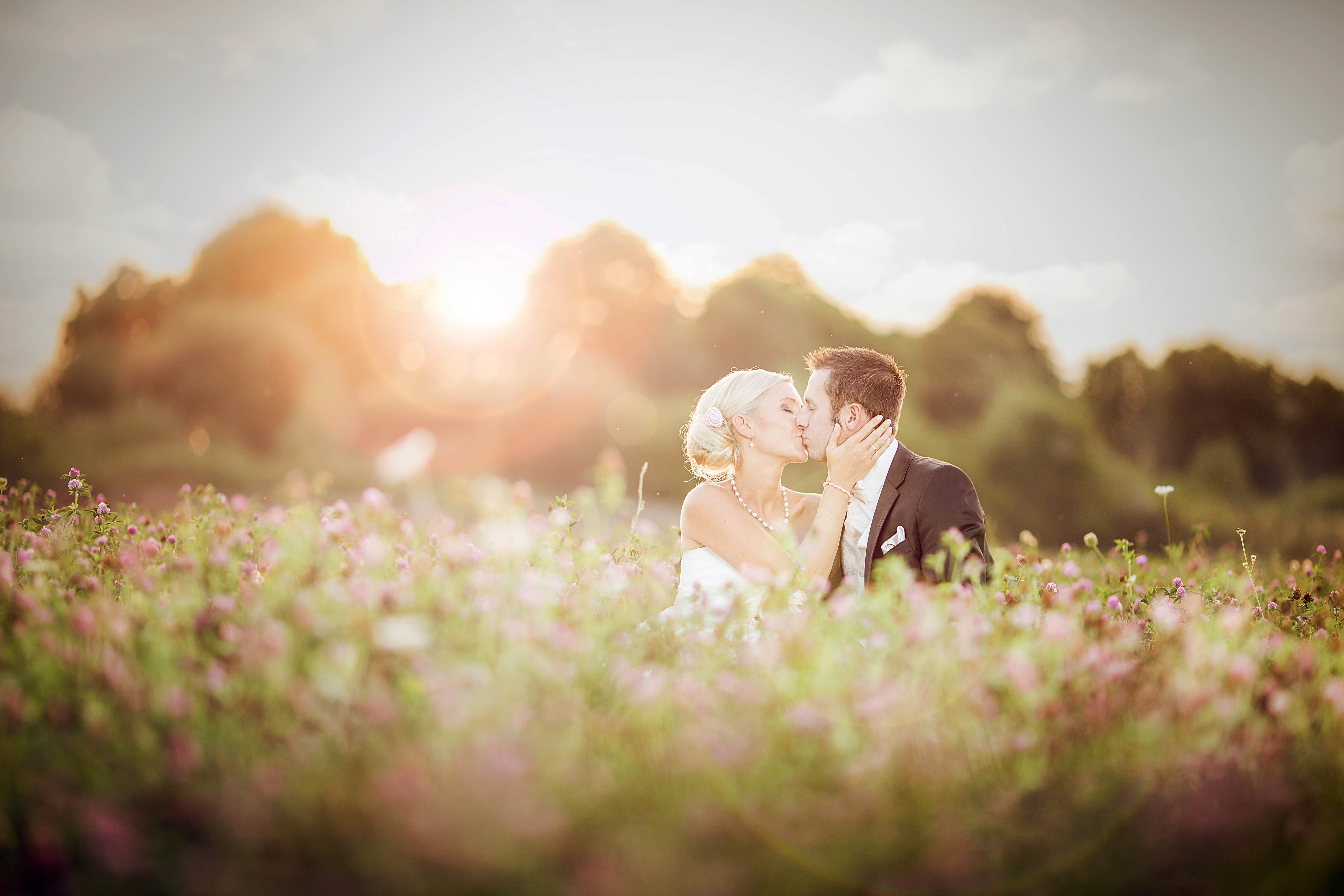 Hochzeitslocation: Brautpaar im Park - Schloss Dennenlohe