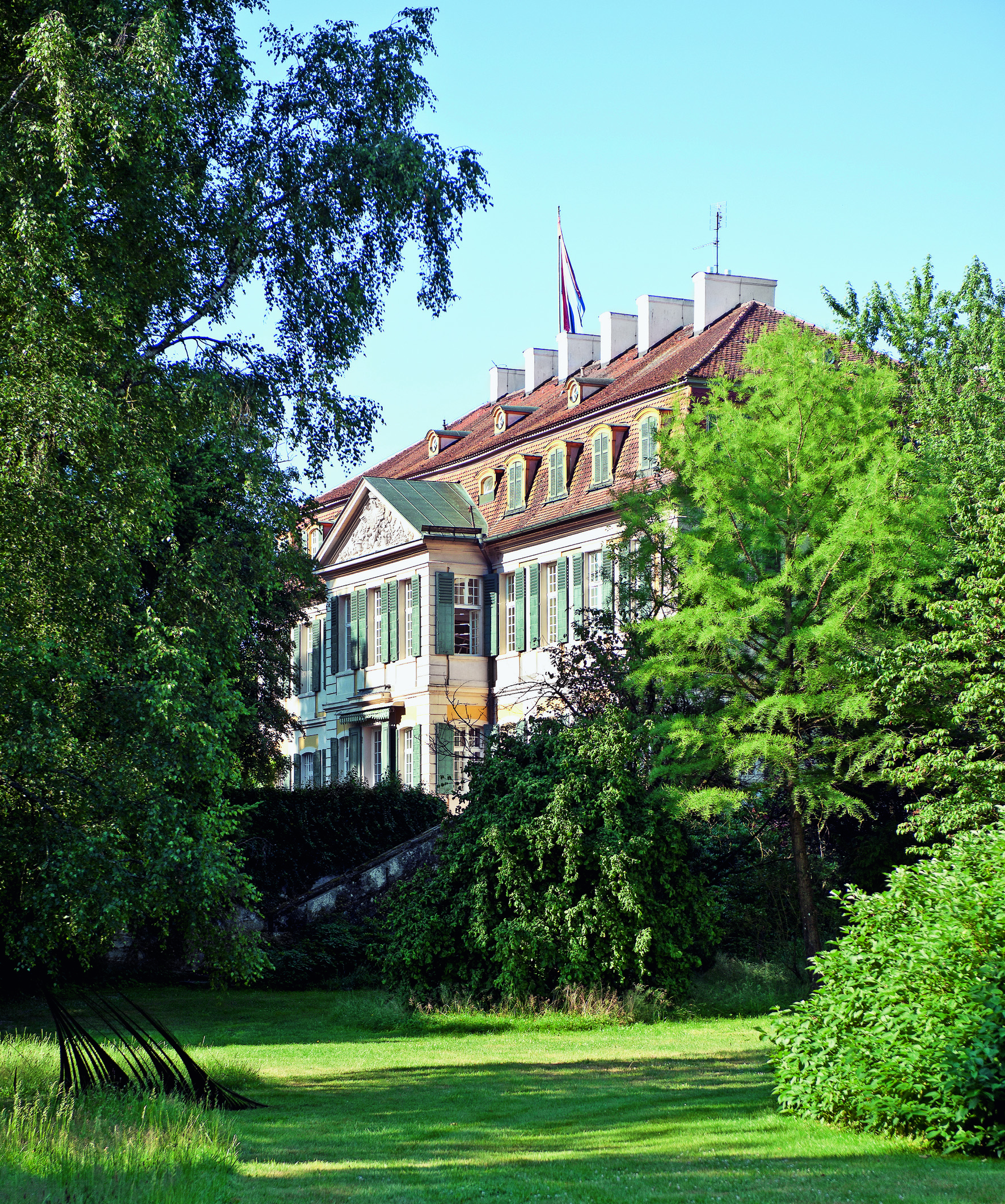 Hochzeit - Umgebung: mit Seeblick - Seitenansicht Schloss - Schloss Dennenlohe