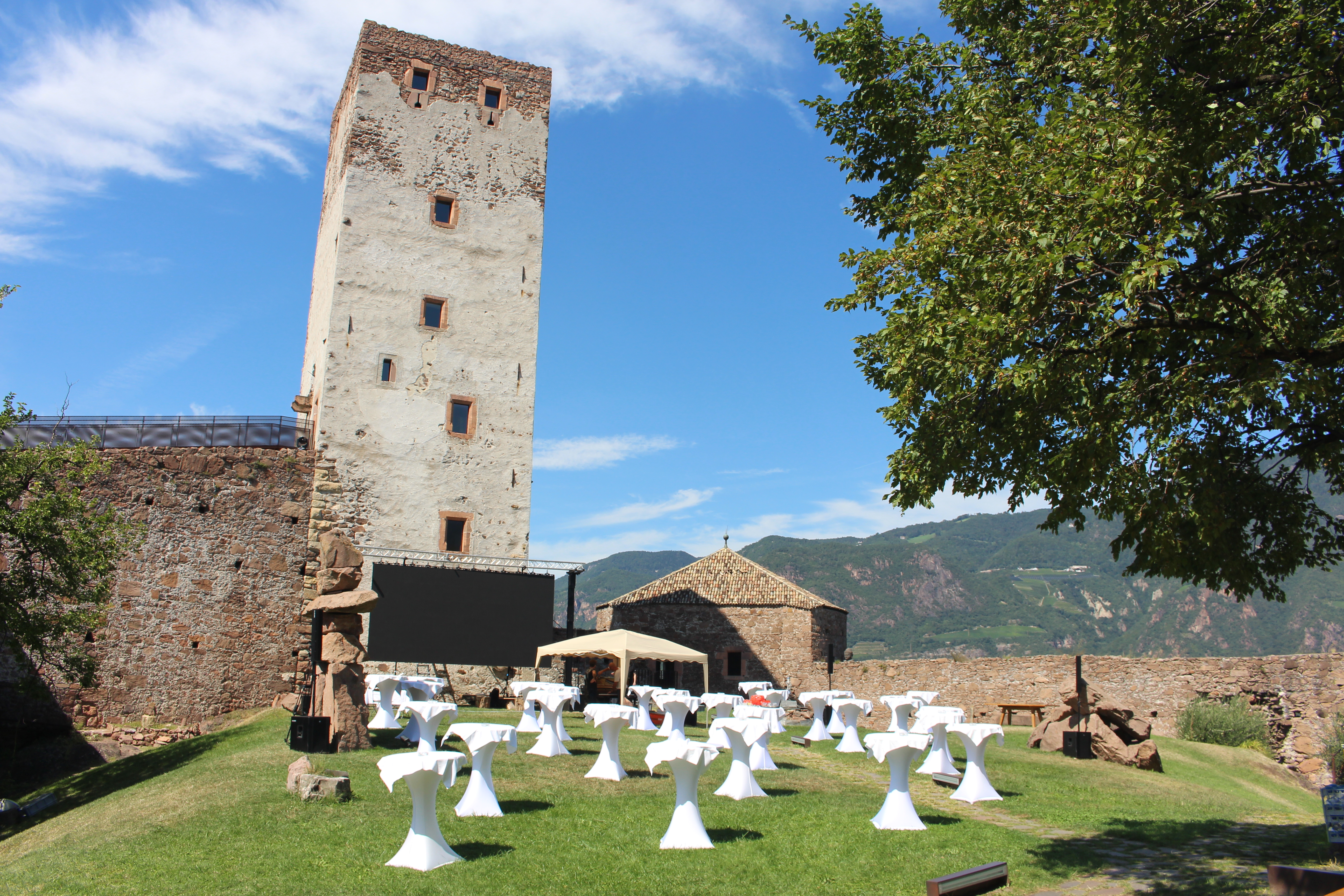 Hochzeit: Messner Mountain Museum Schloss Sigmundskron 