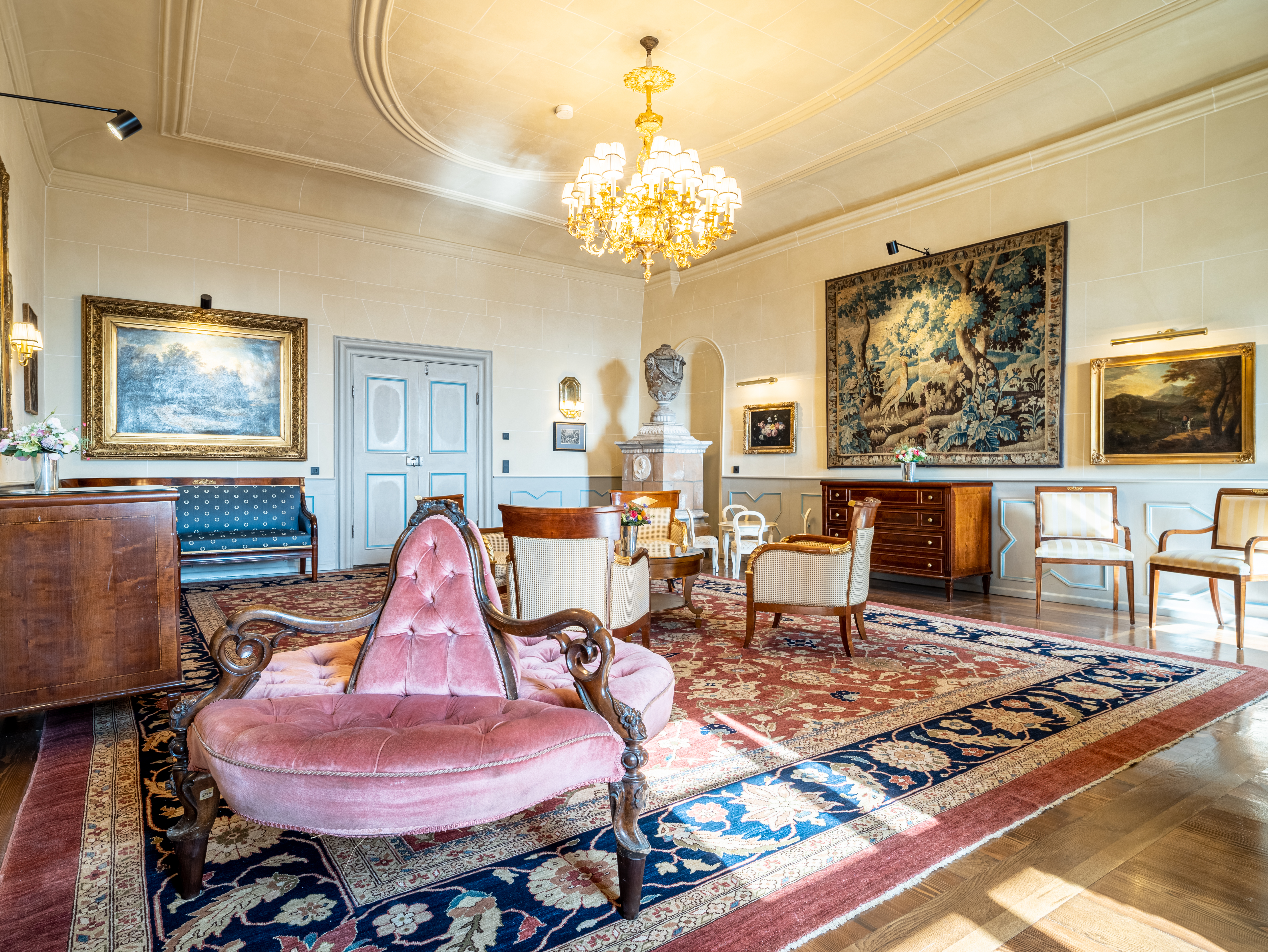 Schloss Frankenberg Information about the banquet halls library