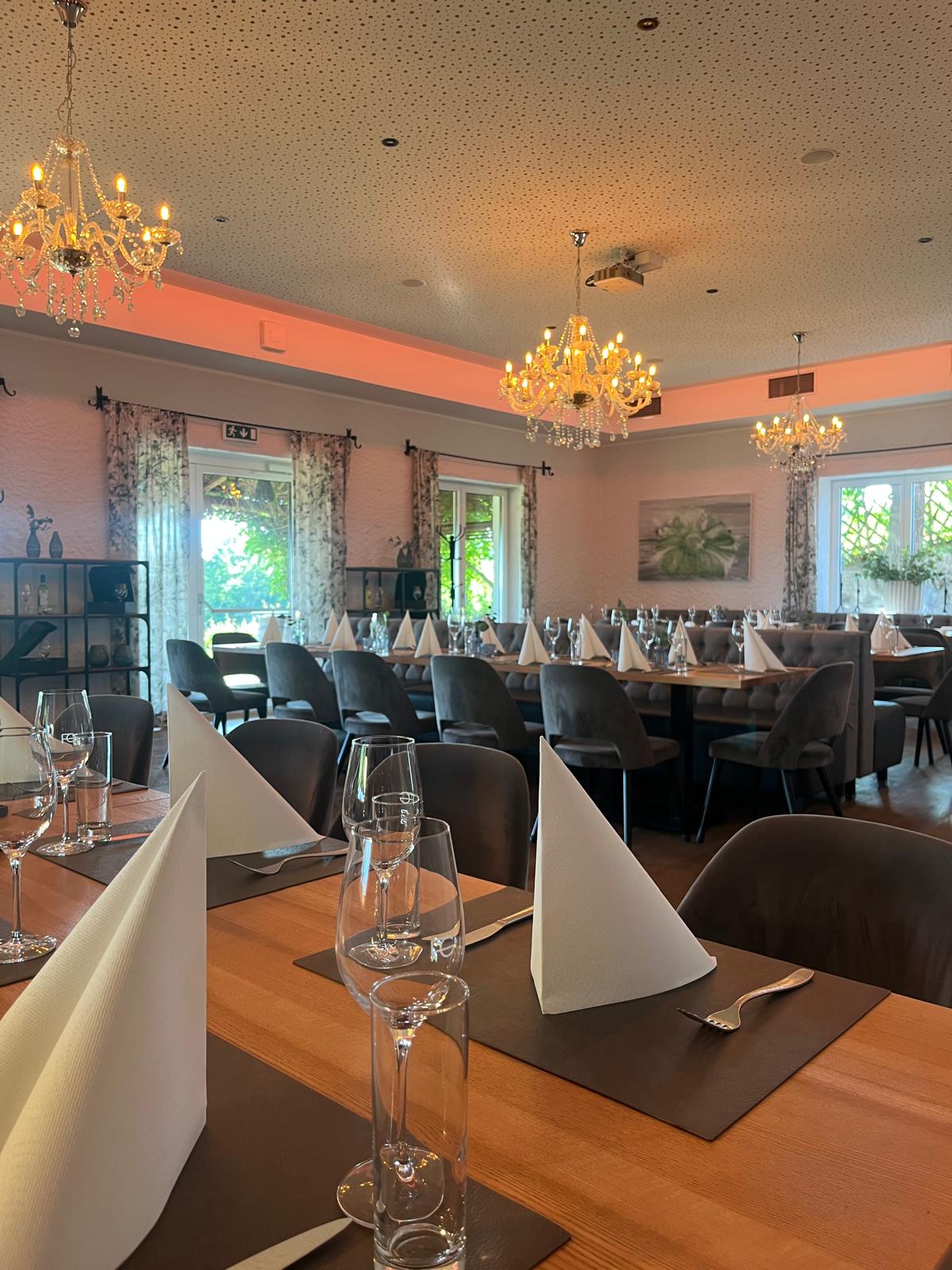 Hochzeitslocation: Bestuhlung Hochzeitssaal - Die Buschenschank