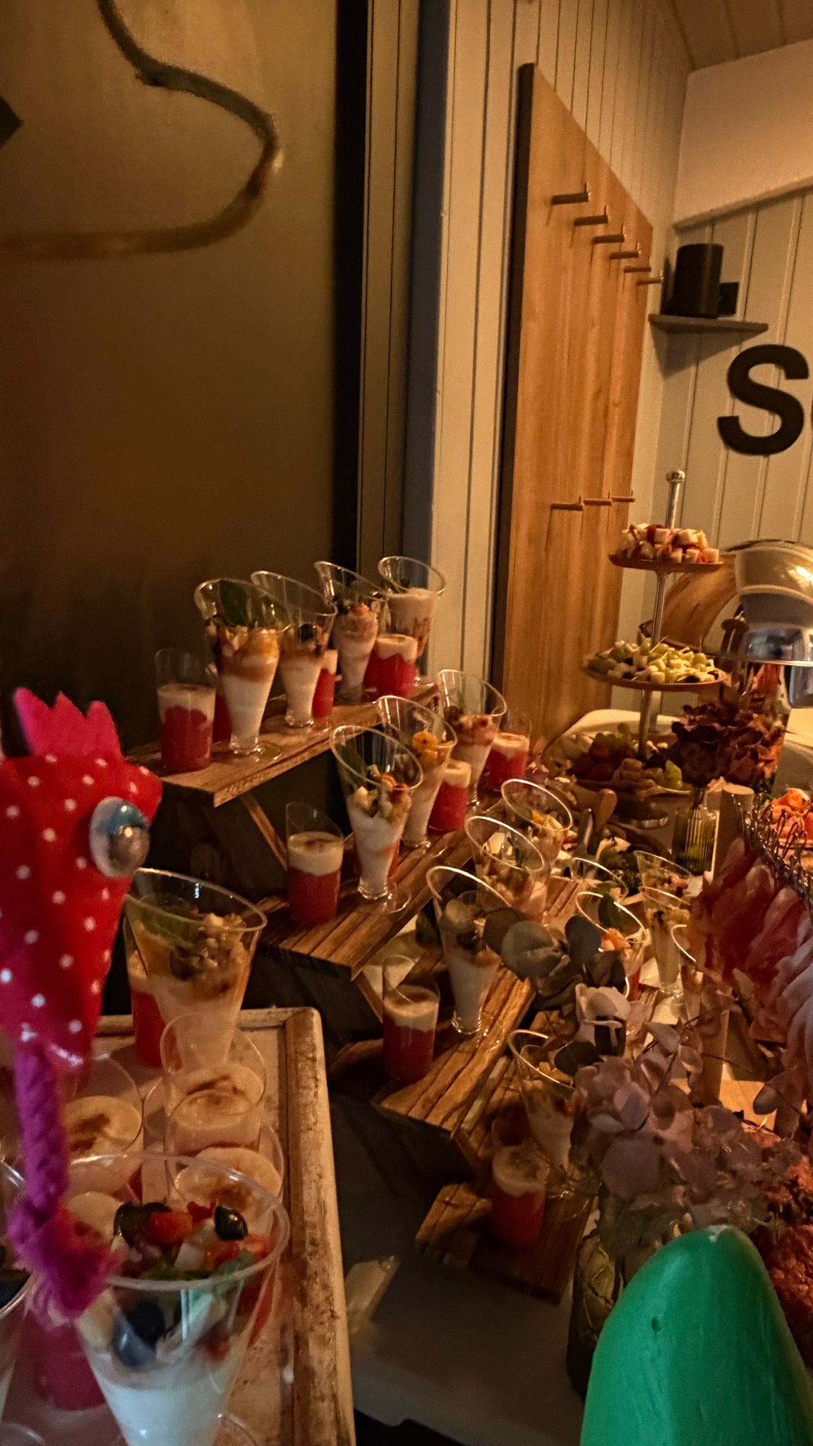 Hochzeitslocation: Dessertgläser und süße Kleinigkeiten auf dem Buffet - Restaurant Schmiedehafen