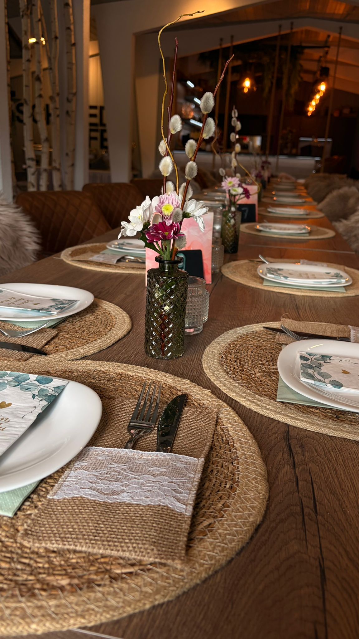 Mariage - Schwarzburg - Festlich gedeckte Tafel mit Blumen im Schmiedehafen - Restaurant Schmiedehafen