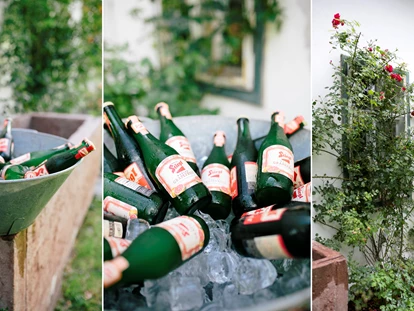 Hochzeit - Puch bei Hallein - "Sektempfang" im Garten mit einem kühlen Blonden. - Mozarthaus St. Gilgen am Wolfgangsee