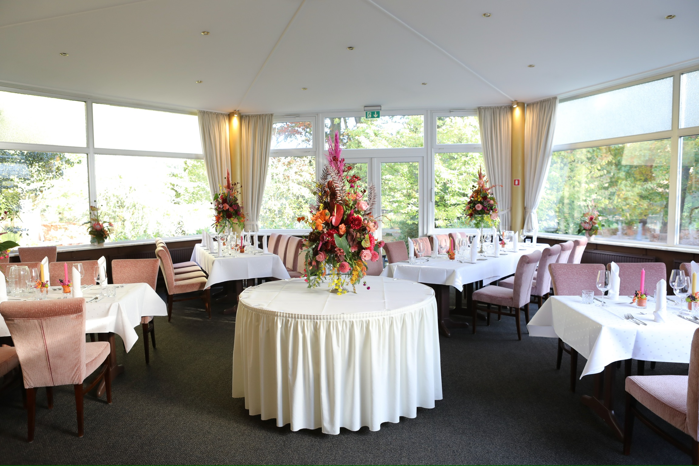 Sibirien Information about the banquet halls medallion