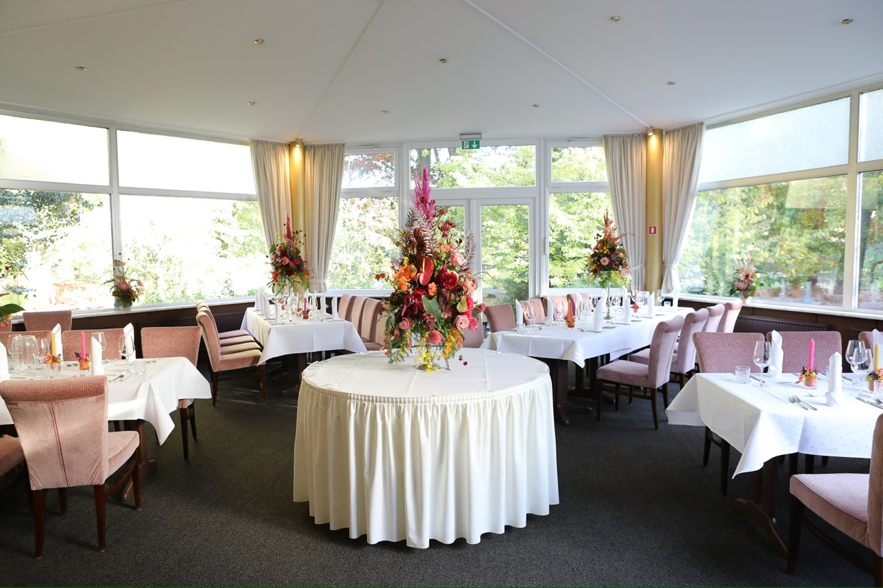 Sibirien Information about the banquet halls medallion