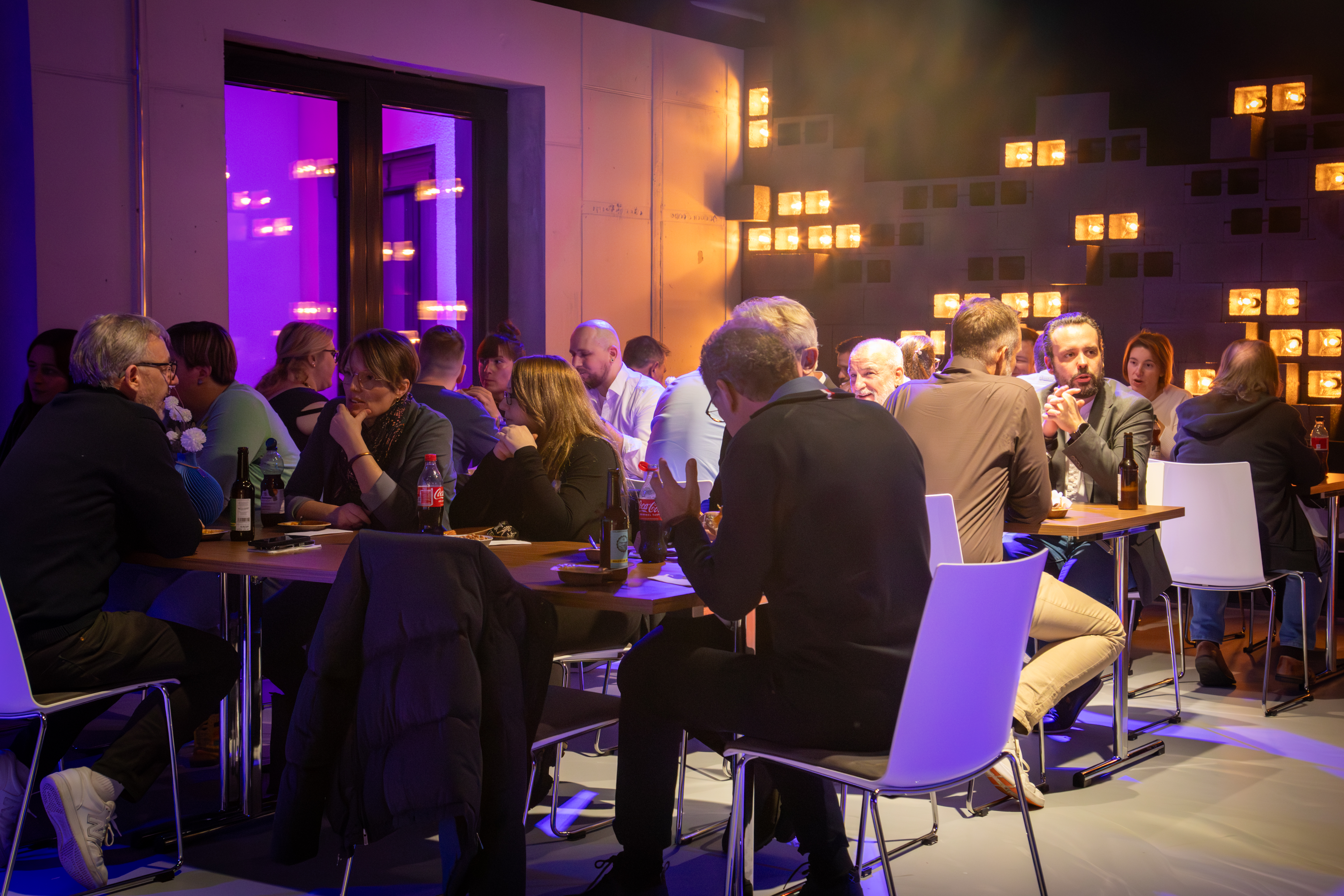 Hochzeit: Der Bistrobereich mit Barbetrieb - PLANET BLUE