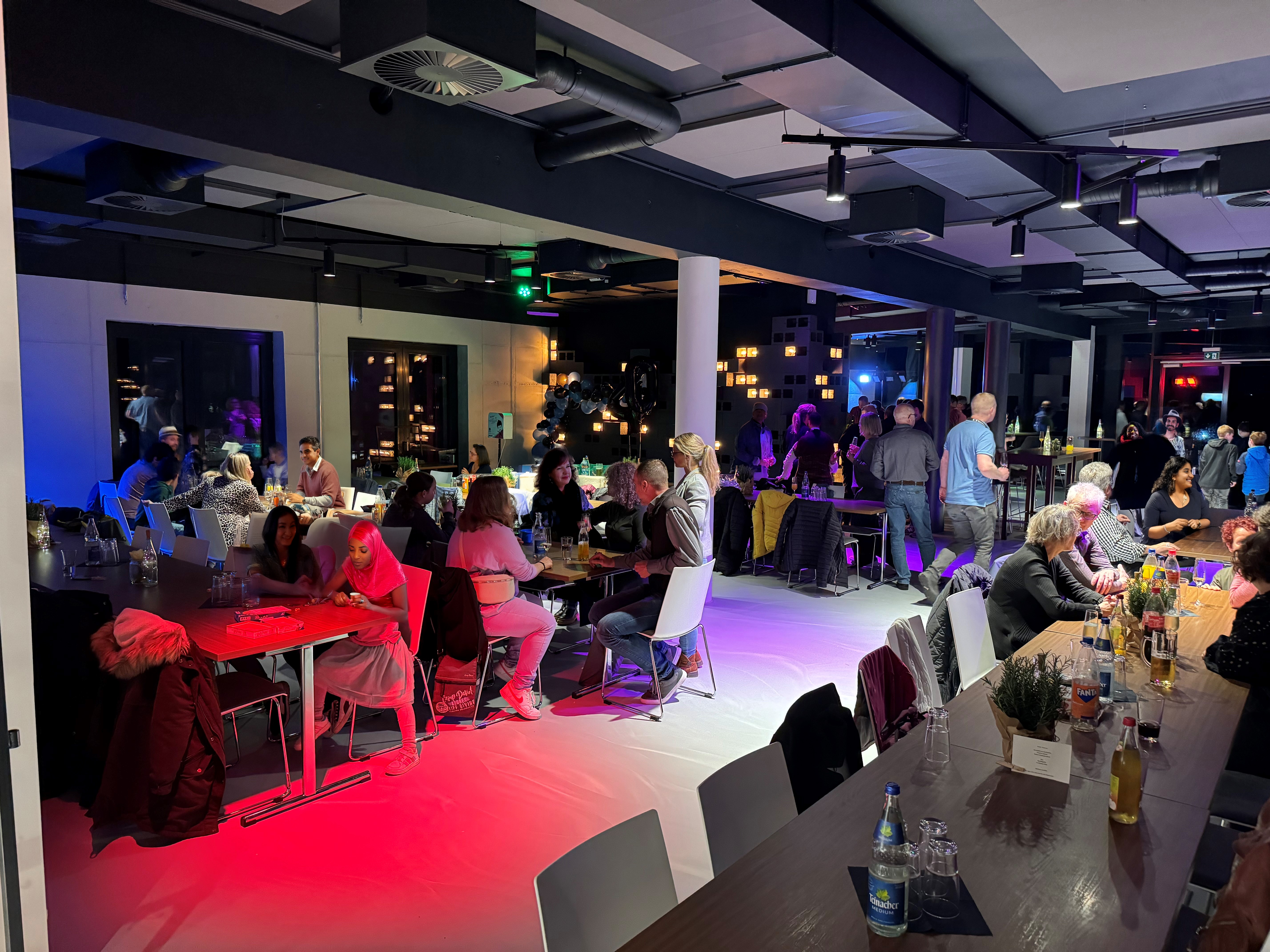 Hochzeit: Das Bistro kann als separater Bereich dienen - PLANET BLUE