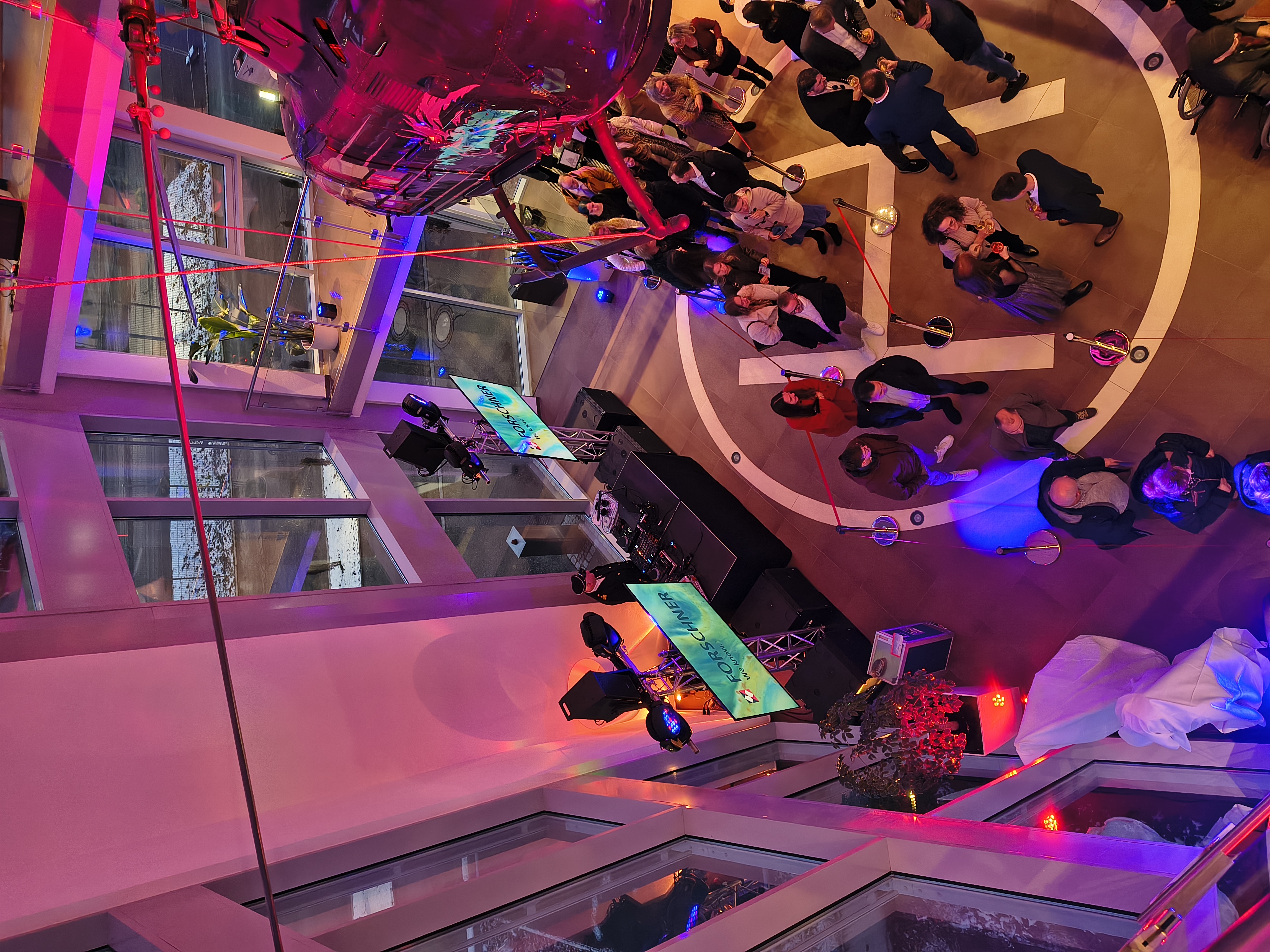 Hochzeit: Heli Base - Aircraft Event & Hotel