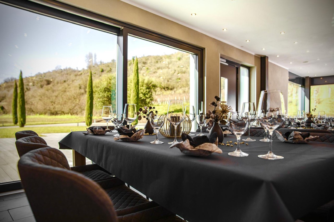 Weingut Michael Schroth Informatie over de balzalen interieur