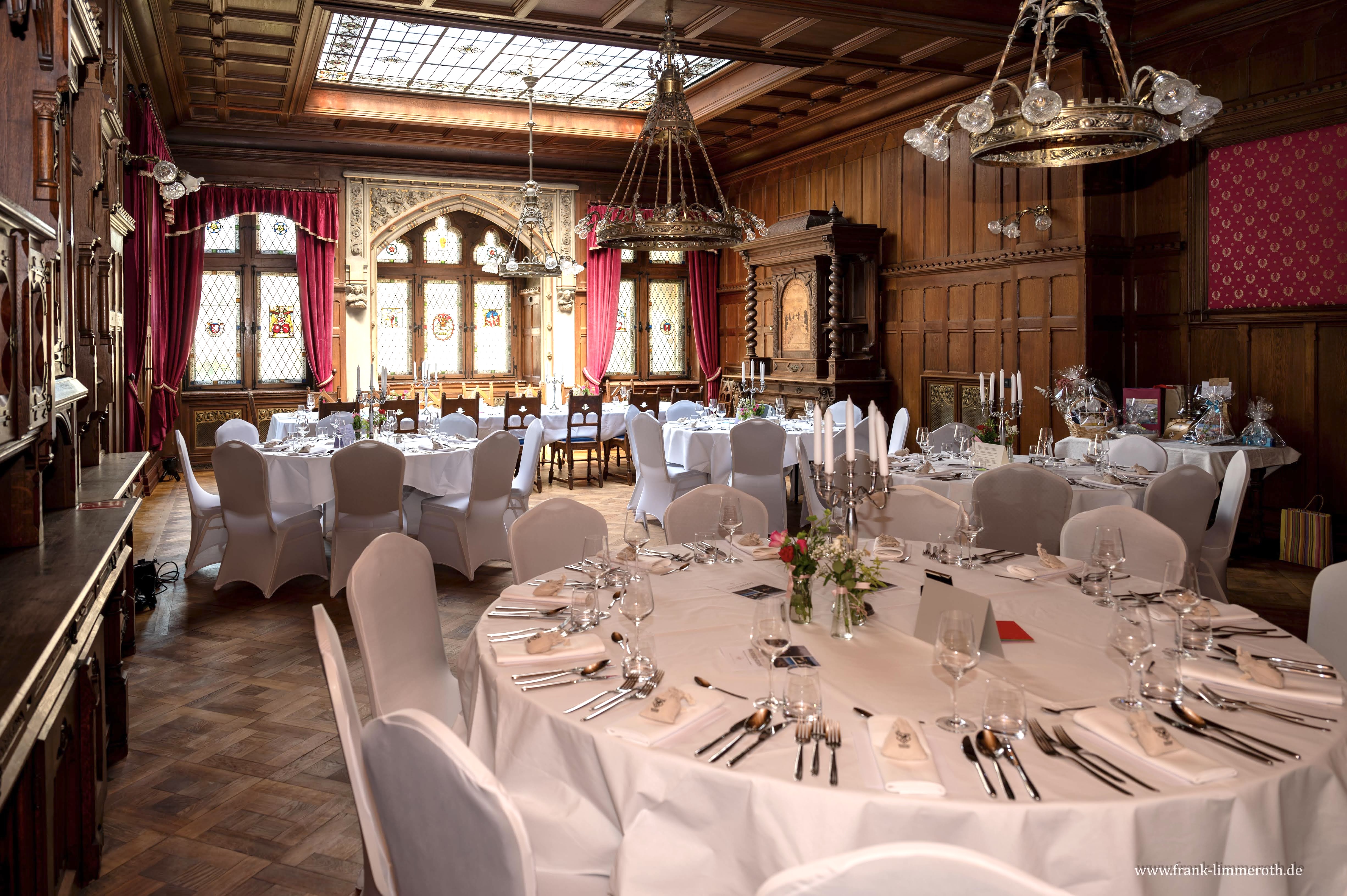 Hochzeitslocation: Hochzeitssaal eingedeckt  - Schloss Rothestein 