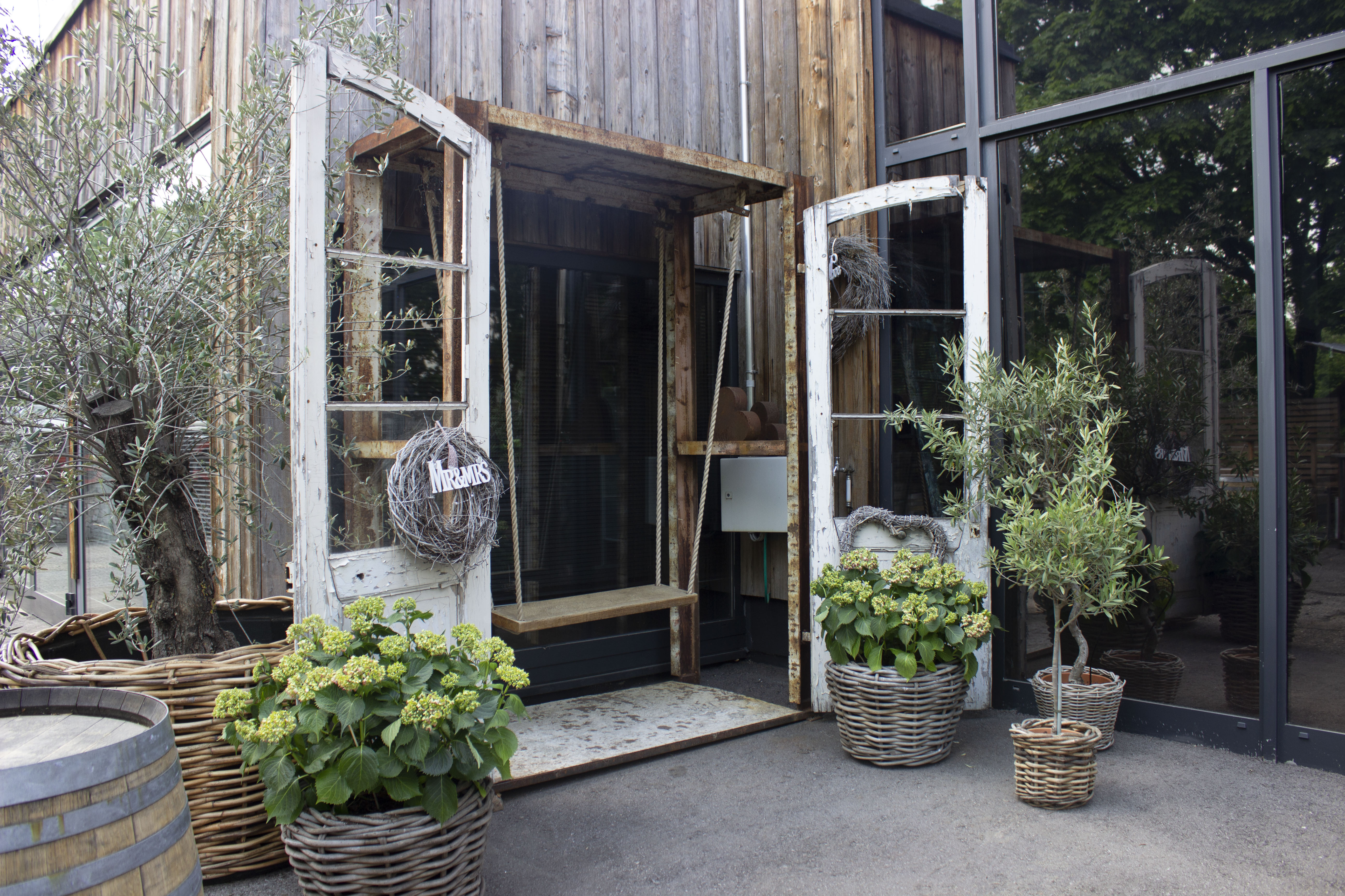 Hochzeit: Hochzeitsschaukel im Außenbereich - EventTräume by Gourmet Berner