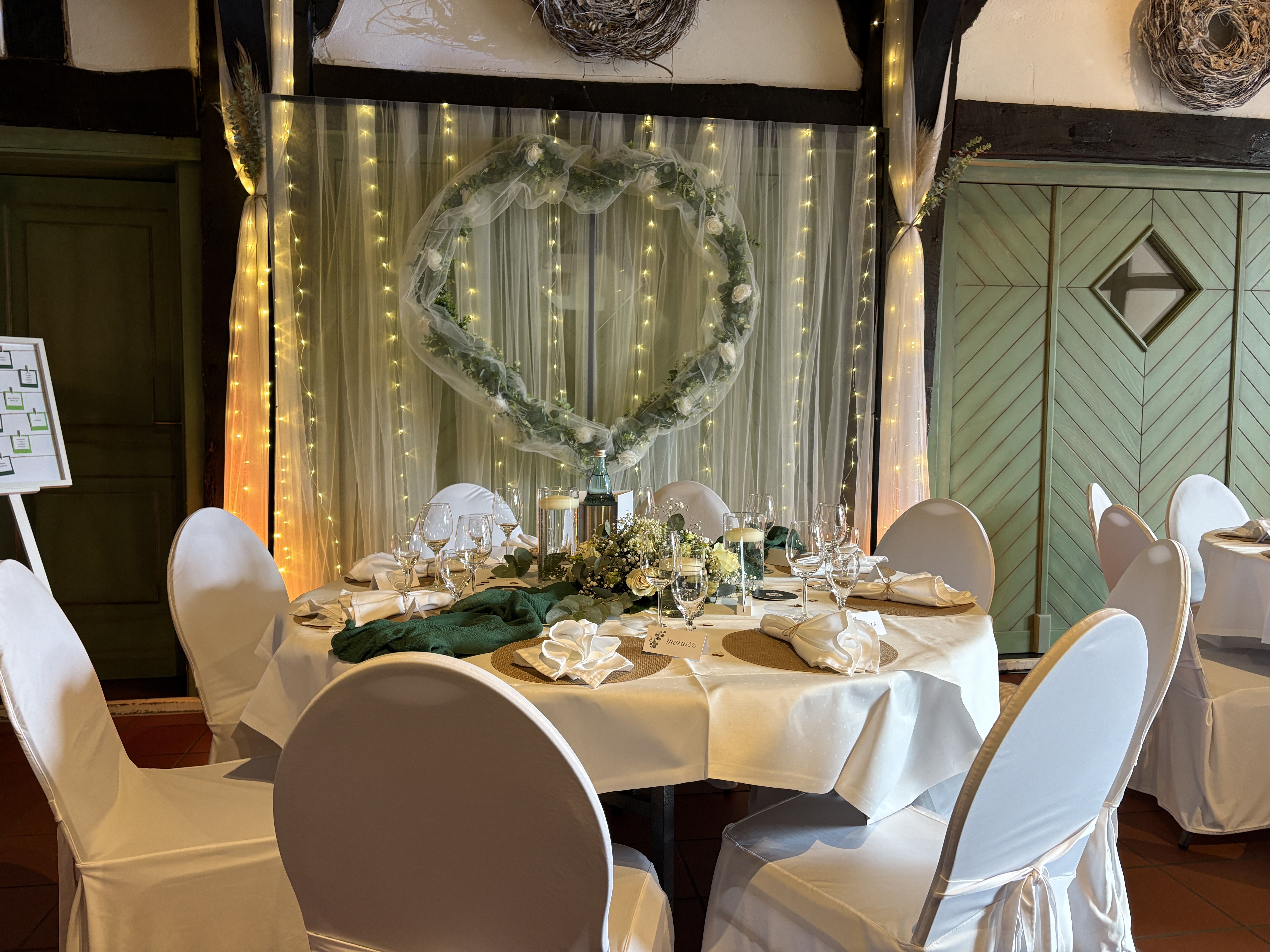 Hochzeit - Hochzeits-Stil: Traditionell - Nordrhein-Westfalen - Niedermeiers Hof - Brauttisch rund - Dieter Niedermeier's Hof