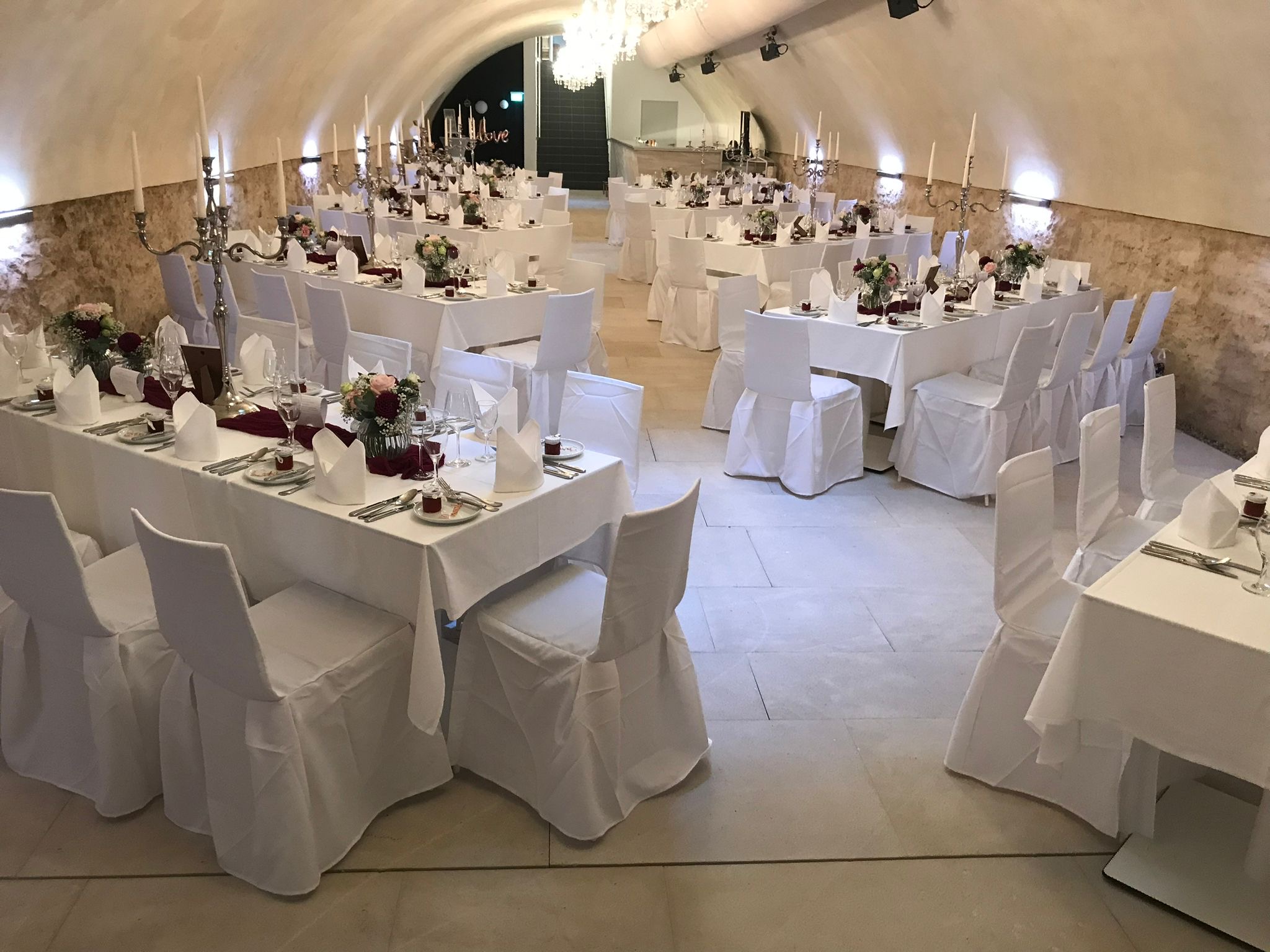 Hochzeitslocation: weißes Gewölbe - Feiern bis in die Morgenstunden - Gut Leben am Morstein