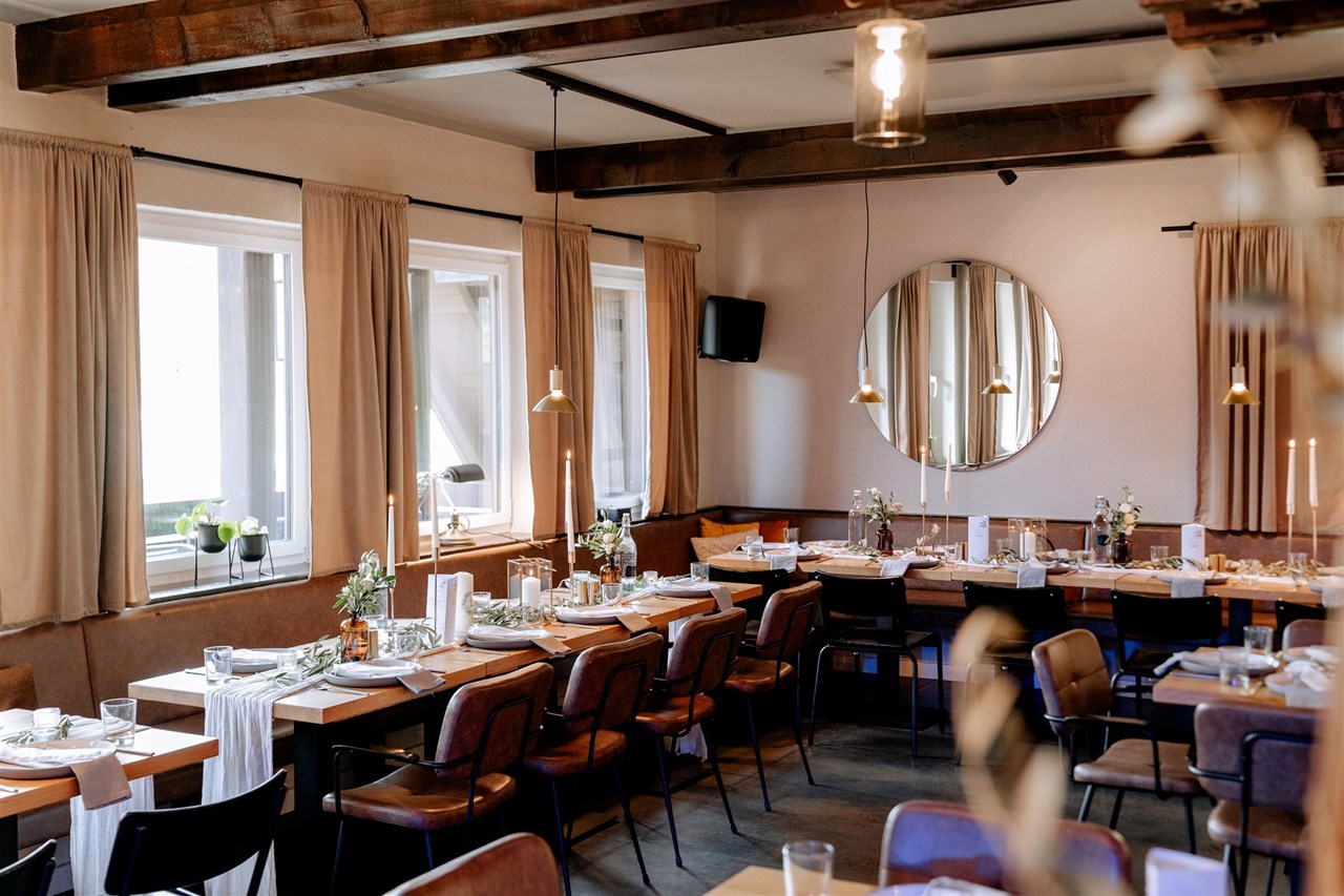 Edelfuchs-Lodge Information about the banquet halls Guest room