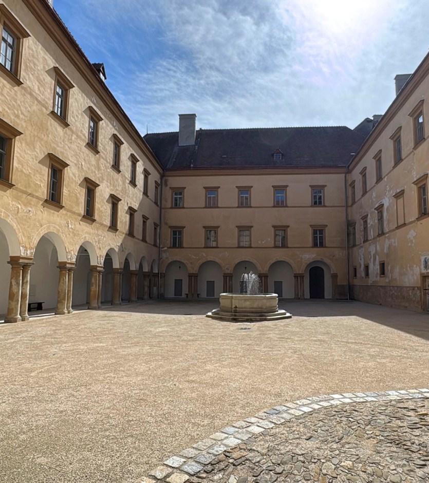 Burg Neulengbach Angaben zu den Festsälen Burghof
