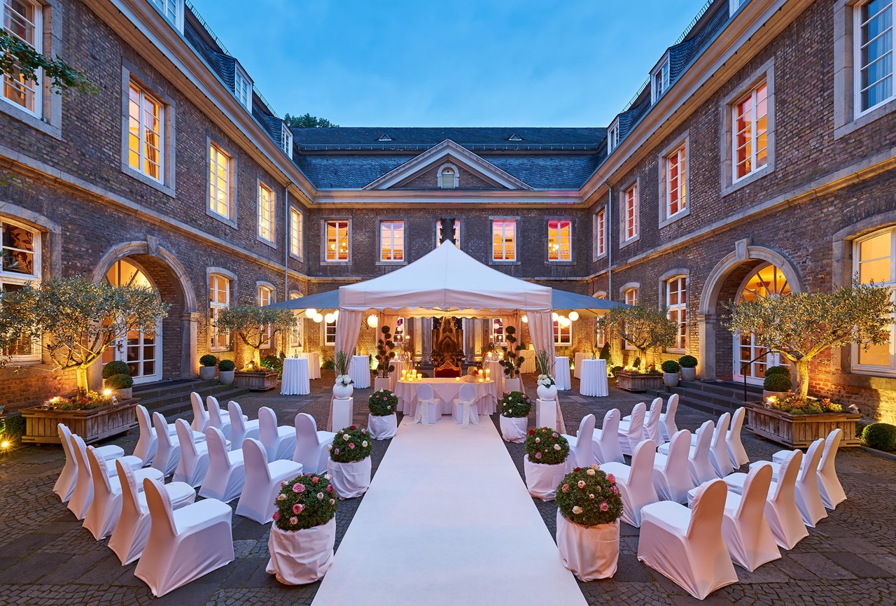 Die Wolkenburg Köln  Angaben zu den Festsälen Innenhof